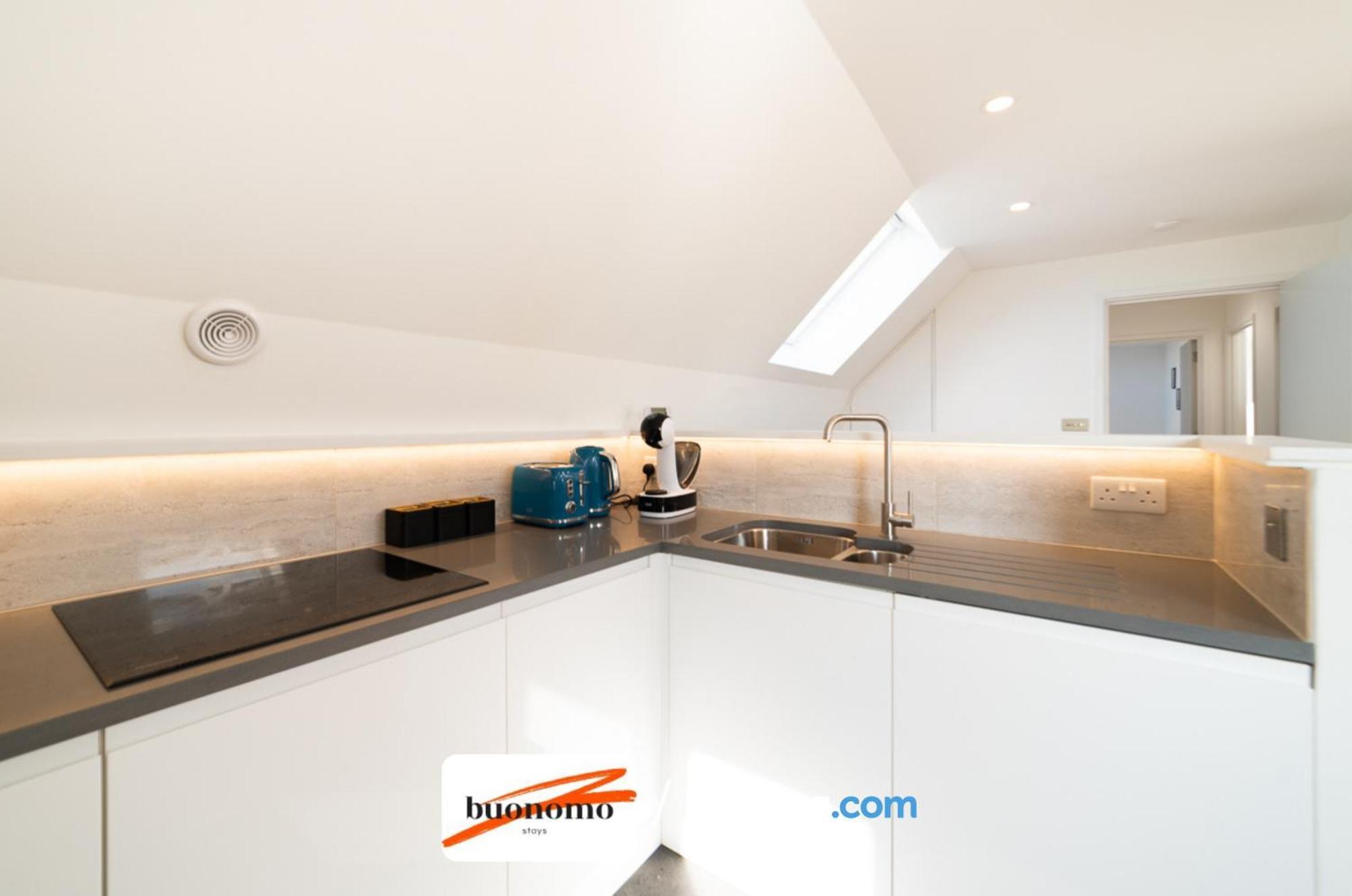 Two Bedroom Apartment At Buonomo Stays Short Lets & Serviced Accommodation London Eksteriør billede