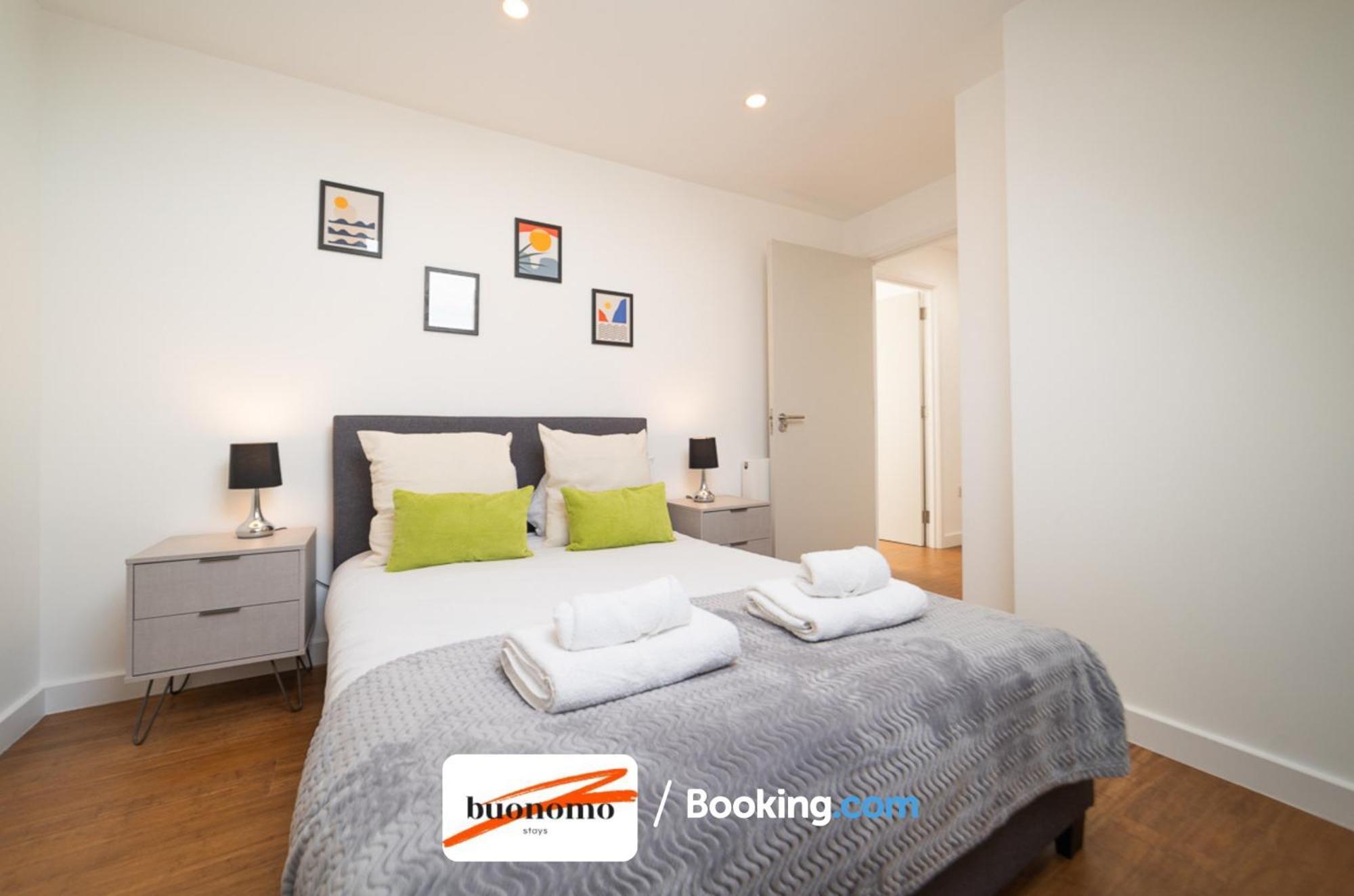 Two Bedroom Apartment At Buonomo Stays Short Lets & Serviced Accommodation London Eksteriør billede