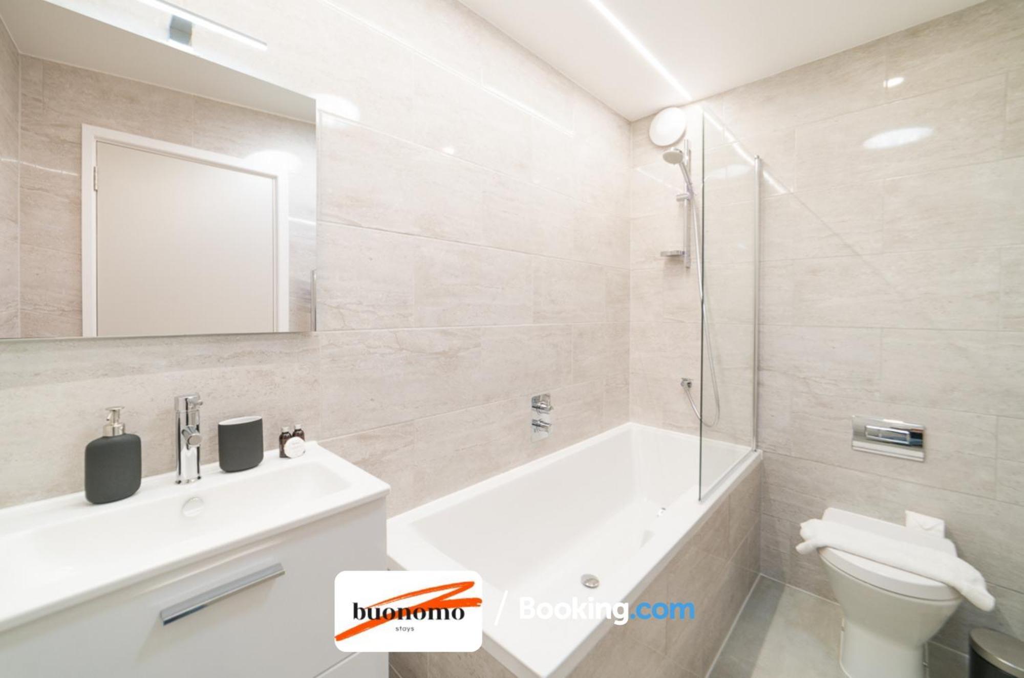 Two Bedroom Apartment At Buonomo Stays Short Lets & Serviced Accommodation London Eksteriør billede