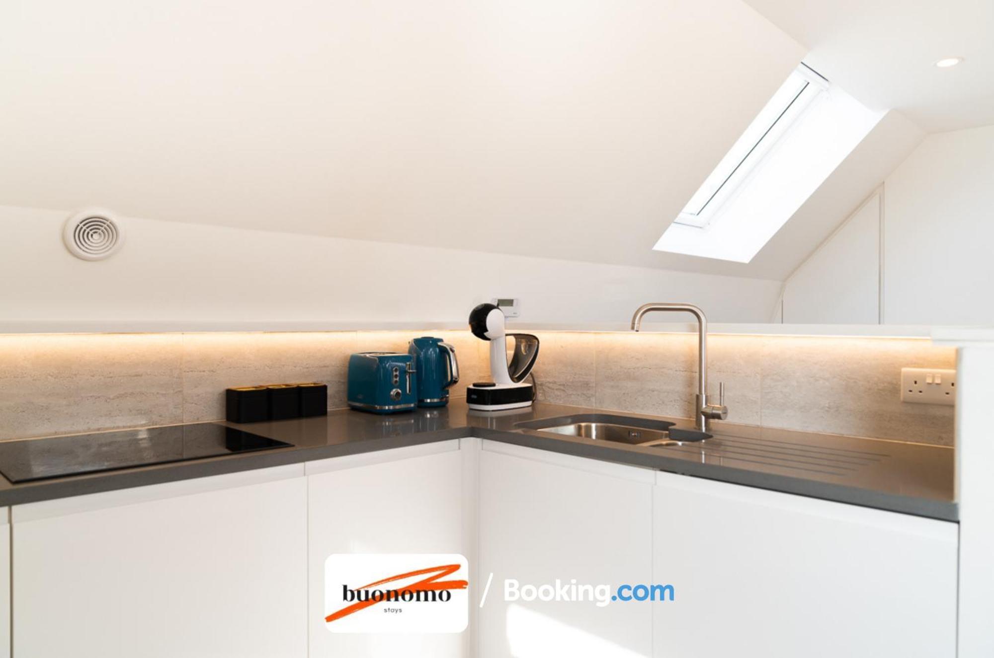 Two Bedroom Apartment At Buonomo Stays Short Lets & Serviced Accommodation London Eksteriør billede